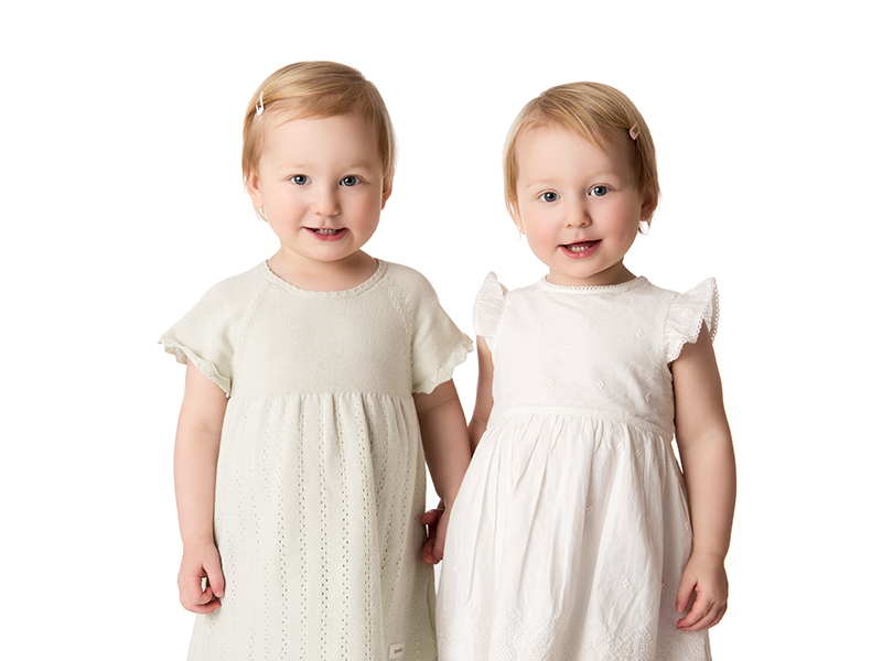 Barnfotografering med tvillingarna Essie och Linnea