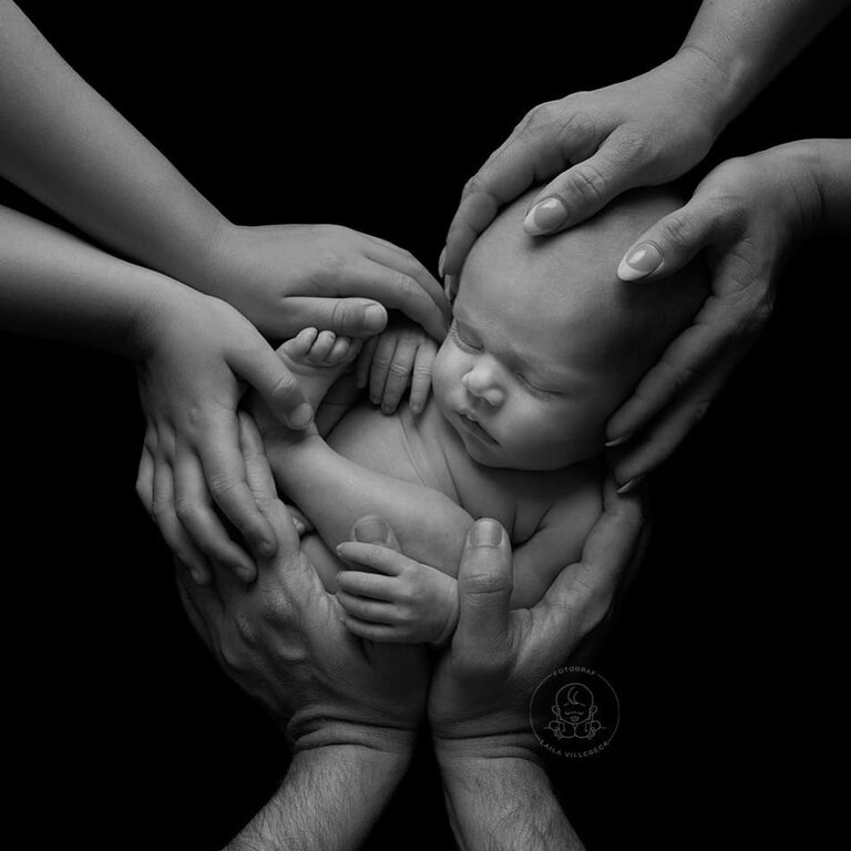 Nu är bokningen av nyföddfotografering för er med BF i januari 2024 öppen. Kontakta mig via kontaktformuläret på hemsidan, eller direkt via mail till fotograf@lailavillebeck.se