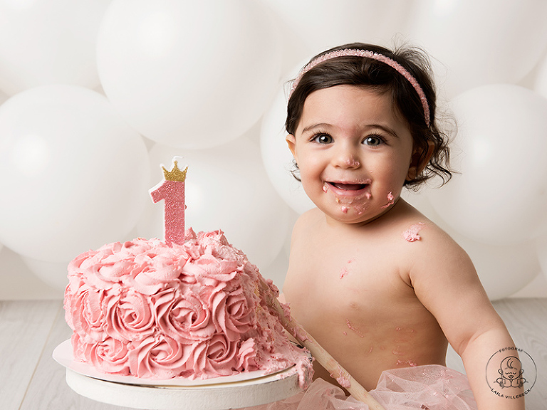 Charmigaste ettårsfotograferingen är Smash the Cake där ettåringen får sin alldeles egna tårta att kladda med och smaka på. Rosa är den mest populära färgen för tjejer.