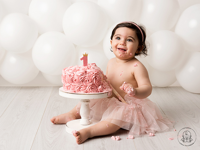 Charmigaste ettårsfotograferingen är Smash the Cake där ettåringen får sin alldeles egna tårta att kladda med och smaka på. Rosa är den mest populära färgen för tjejer.