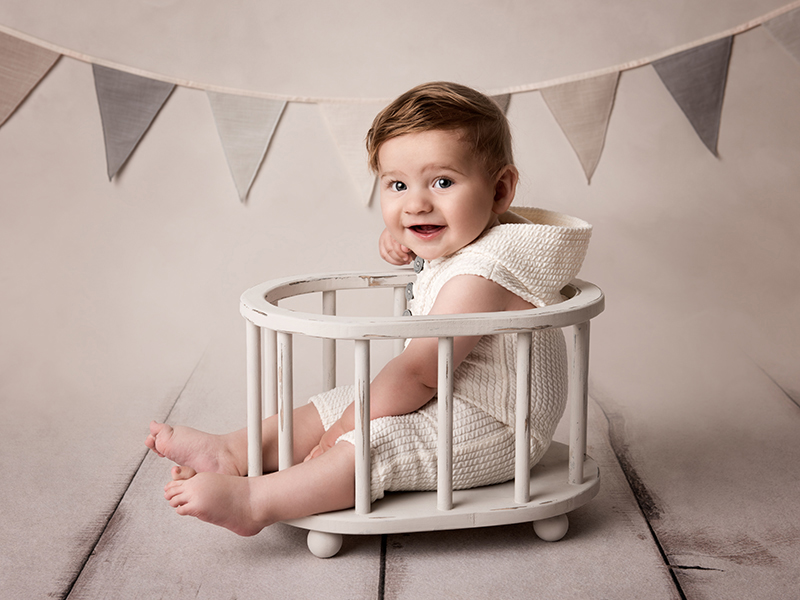 Bebisbild i studion vid en babyfotografering hos Fotograf Laila Villebeck i Linköping